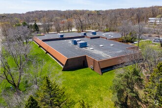 333 Bishops Way, Brookfield, WI - Vue aérienne vue de carte - Image1