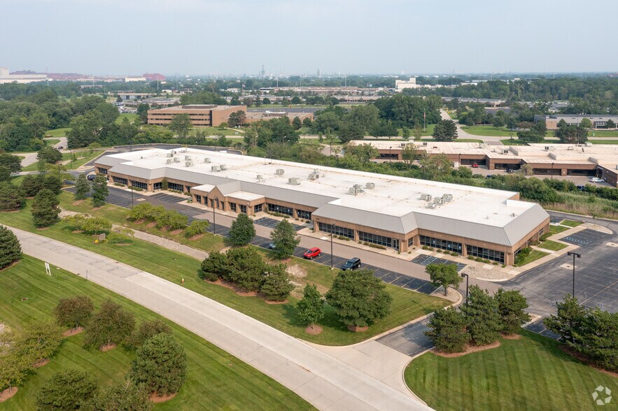 17225 Federal Dr, Allen Park, MI à louer - Photo de l’immeuble – Image 1 sur 7