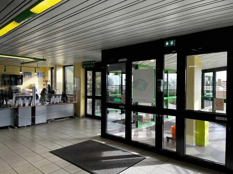 Bureau dans Mont-Saint-Aignan à vendre - Photo de l’immeuble – Image 3 sur 11