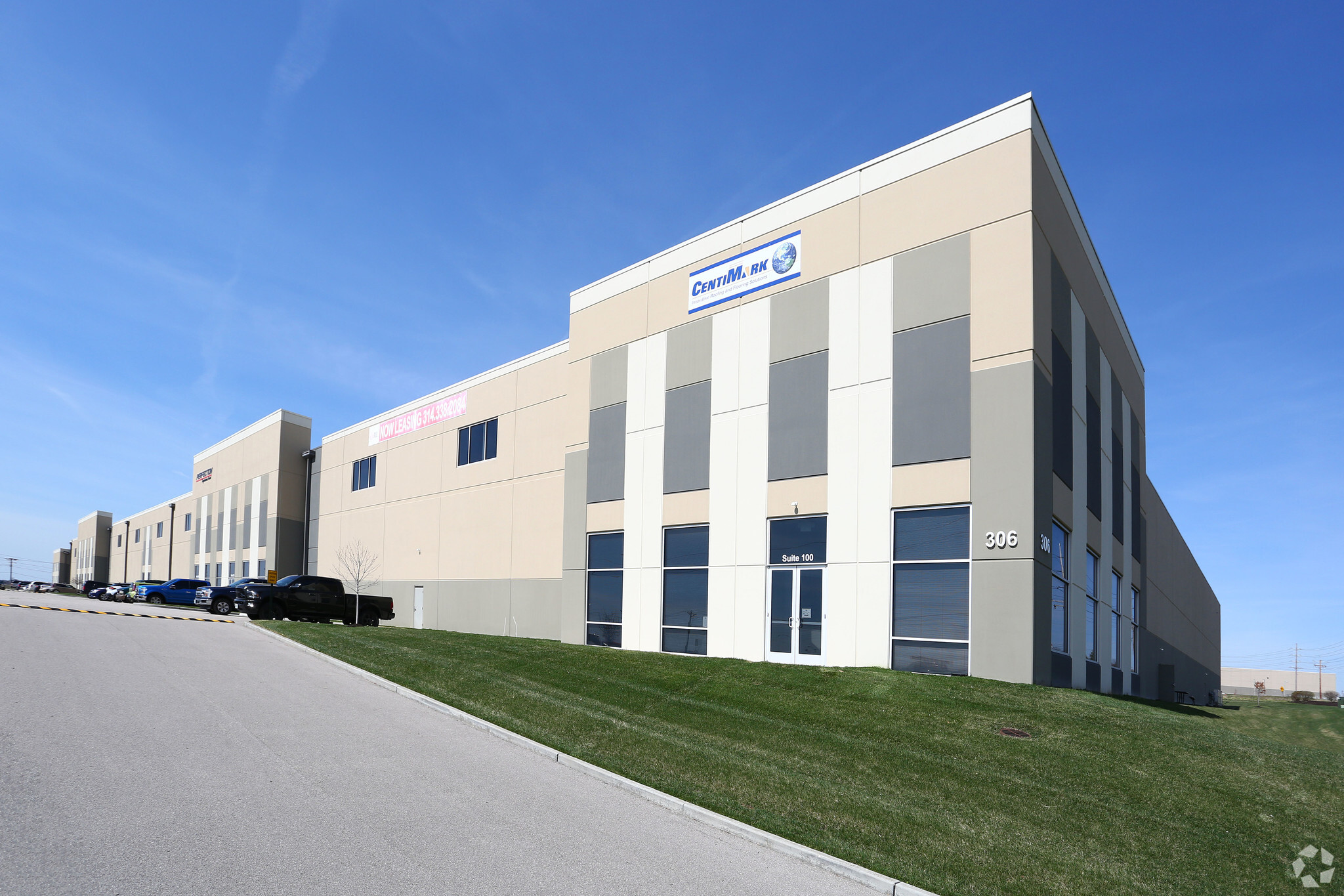 306 Hazelwood Logistics Center Dr, Hazelwood, MO à louer Photo principale– Image 1 sur 5