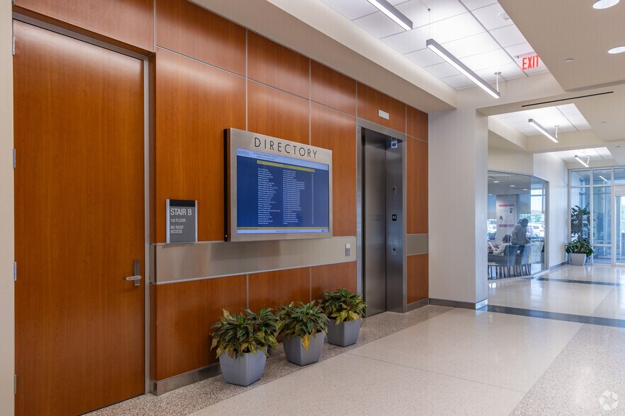 18980 N Memorial Dr, Humble, TX à louer - Hall d’entrée – Image 3 sur 5