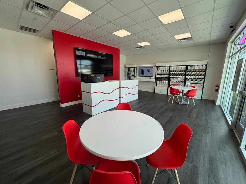 122 Chiquita S Blvd, Cape Coral, FL à louer - Photo de l’immeuble – Image 3 sur 6