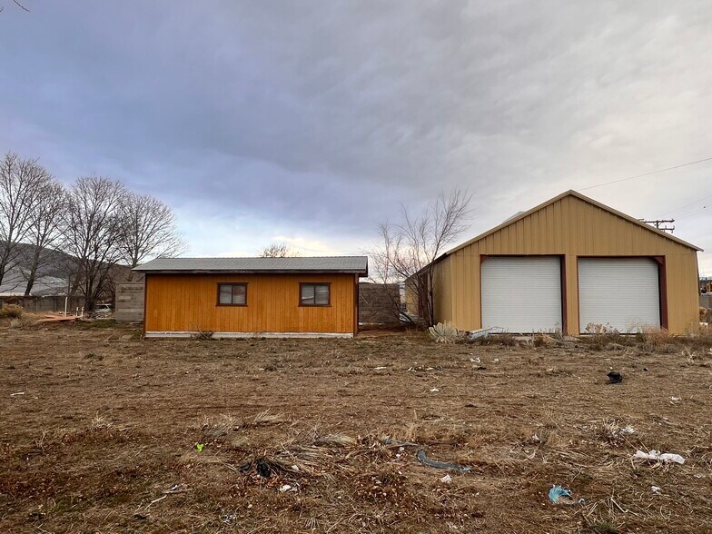 609 E H St, Tehachapi, CA à vendre - Photo principale – Image 1 sur 18