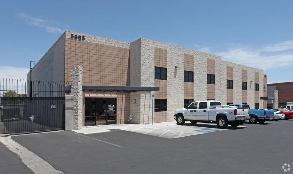 5961 McLeod Dr, Las Vegas, NV à vendre - Photo de l’immeuble – Image 3 sur 3