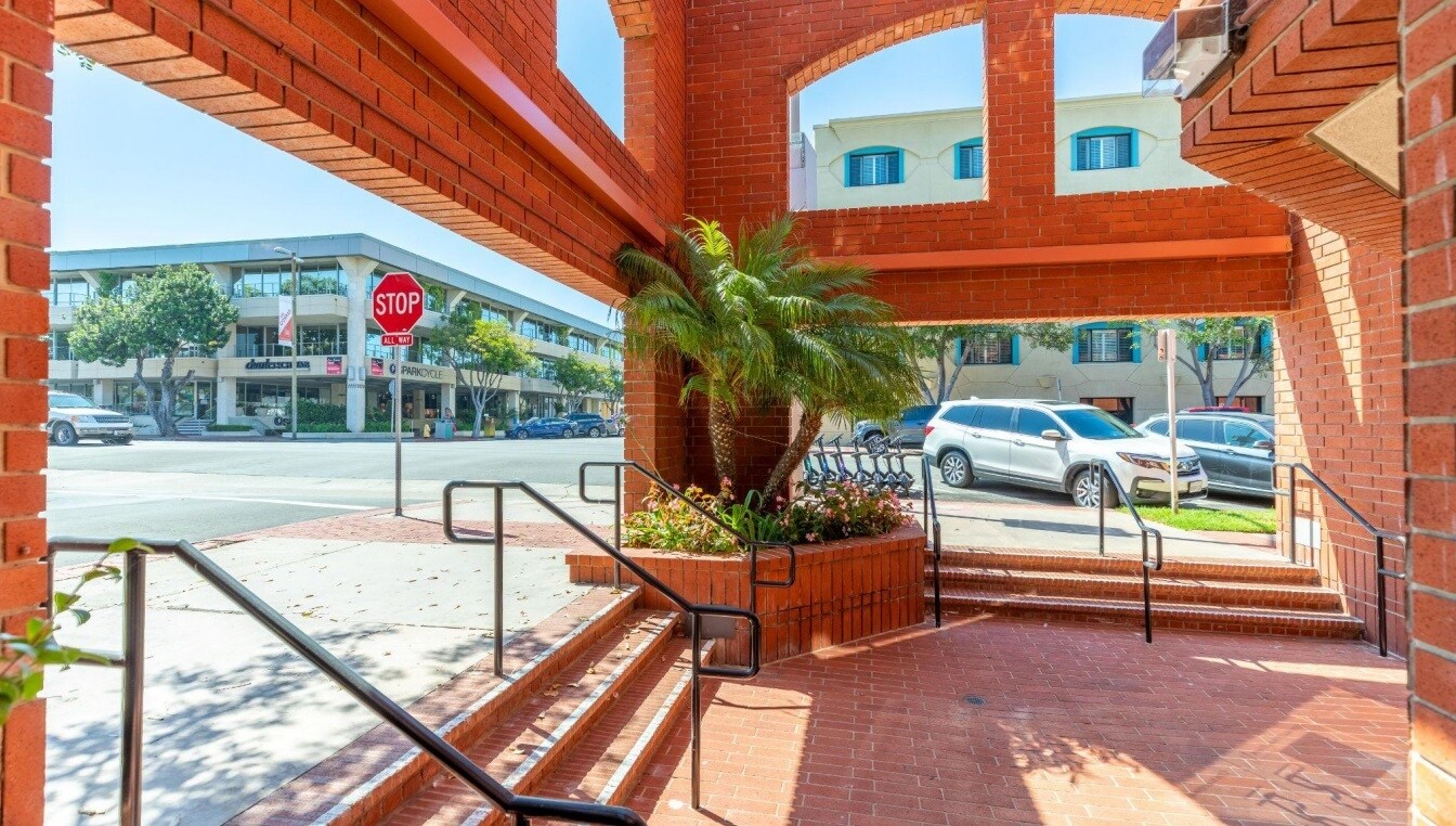 800 Silverado St, La Jolla, CA à louer Photo de l’immeuble– Image 1 sur 4
