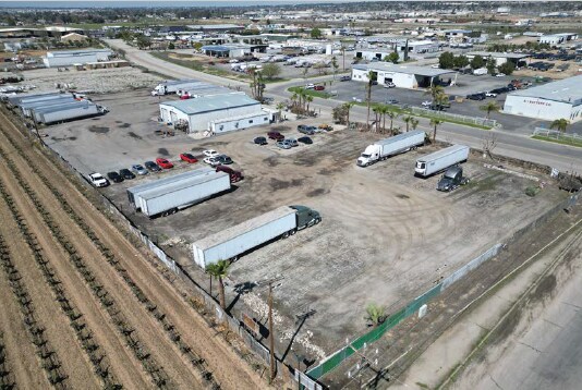 7957 Dimiller Dr, Bakersfield, CA à louer - Photo de l’immeuble – Image 3 sur 5