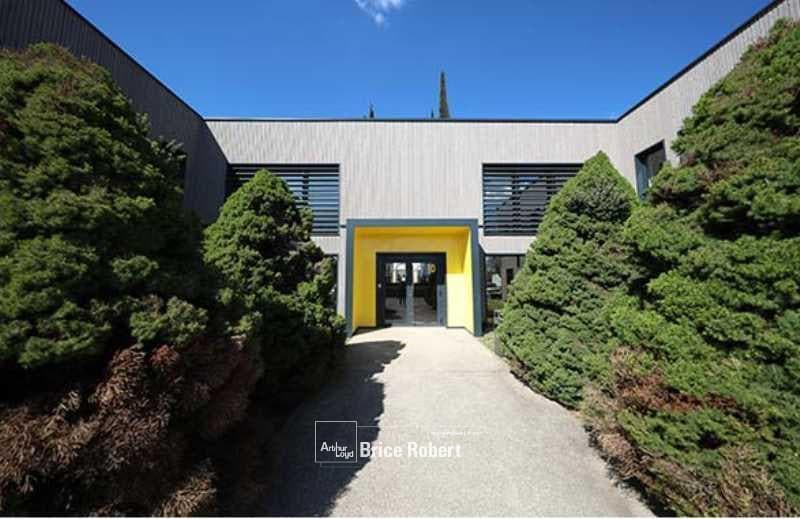 Bureau dans Vénissieux à louer Photo de l’immeuble– Image 1 sur 10