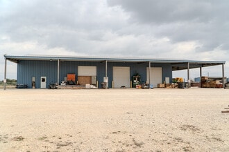 945 Huser Blvd, Schulenburg, TX à louer Photo intérieure– Image 2 sur 19