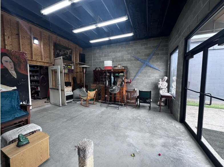 2228 Dundee Rd, Louisville, KY à vendre - Photo de l’immeuble – Image 3 sur 7