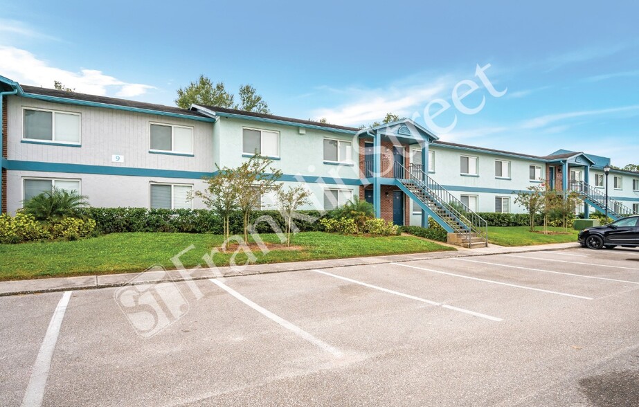 14566 Seaford Cir, Tampa, FL à vendre - Photo de l’immeuble – Image 2 sur 10