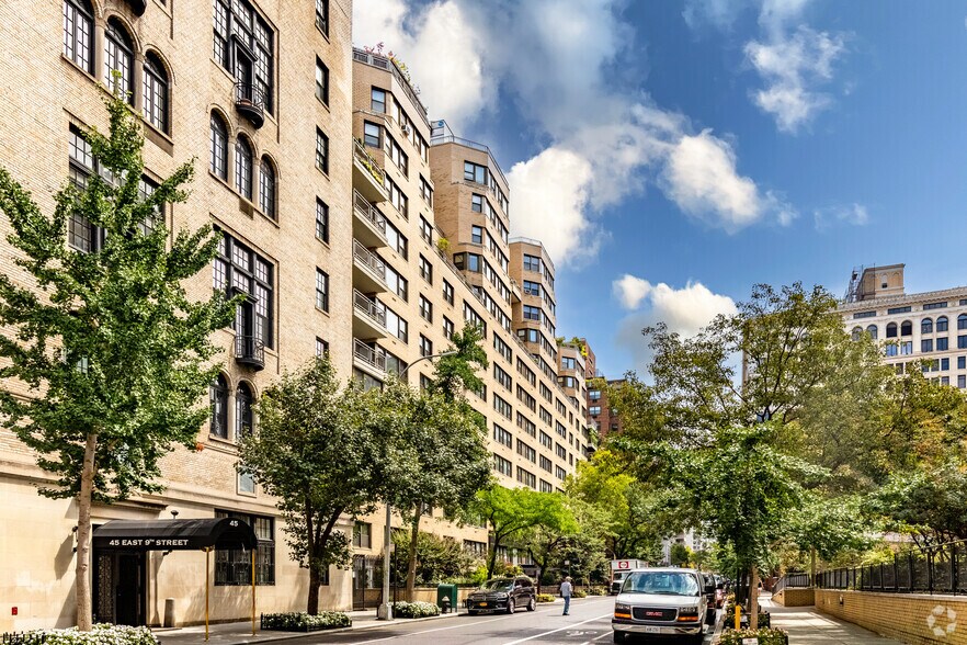 55 E 9th St, New York, NY à vendre - Photo principale – Image 1 sur 3