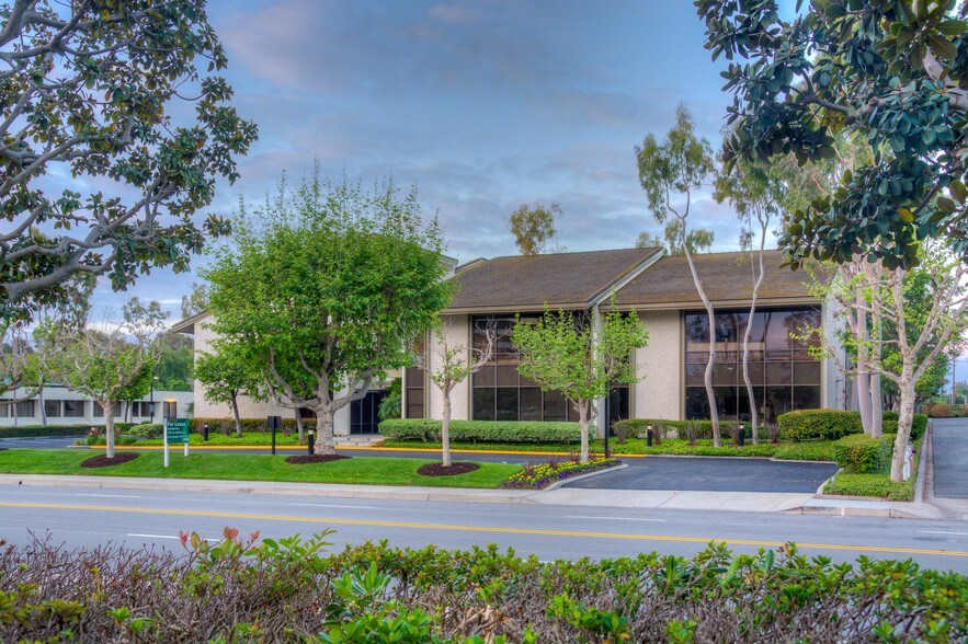 1451 Quail St, Newport Beach, CA à louer - Photo de l’immeuble – Image 3 sur 6