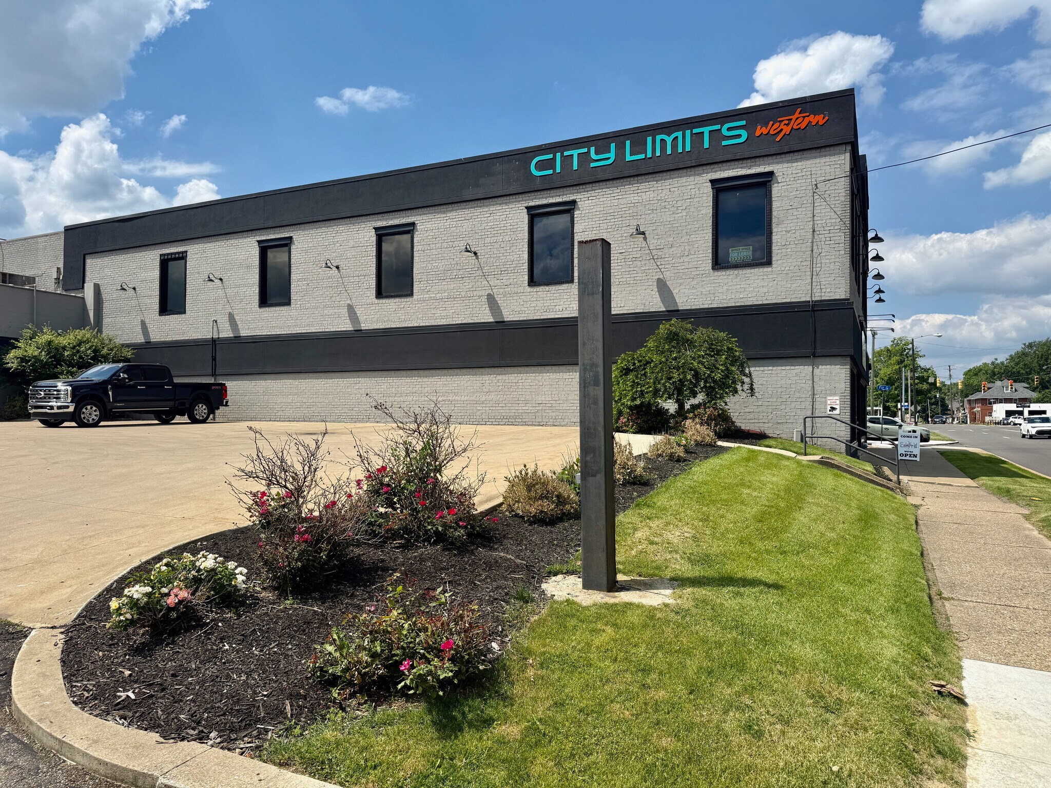 641 Lincoln Way W, Massillon, OH à louer Photo de l’immeuble– Image 1 sur 38