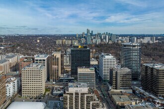 1 St Clair Ave W, Toronto, ON - VUE AÉRIENNE  vue de carte