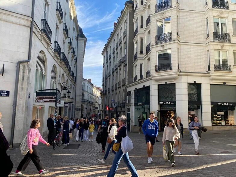 Local commercial dans Nantes à louer - Photo de l’immeuble – Image 3 sur 8