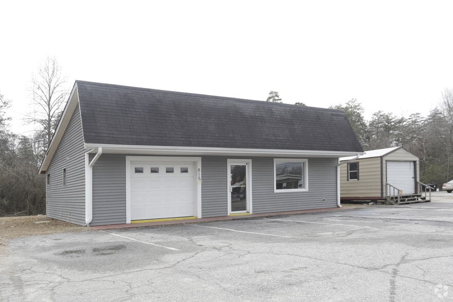 615 W North 1st St, Seneca, SC à vendre - Photo principale – Image 1 sur 3