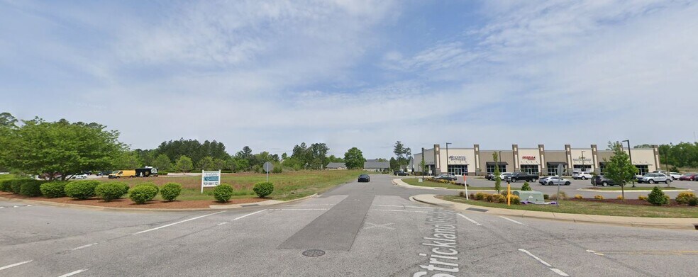 923 Strickland Bridge Road, Fayetteville, NC à vendre - Photo de l’immeuble – Image 2 sur 2