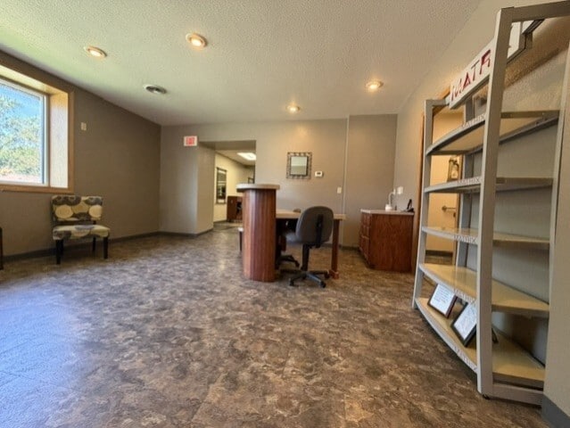 3001 Michigan Ave, Stevens Point, WI à vendre Photo intérieure– Image 1 sur 8