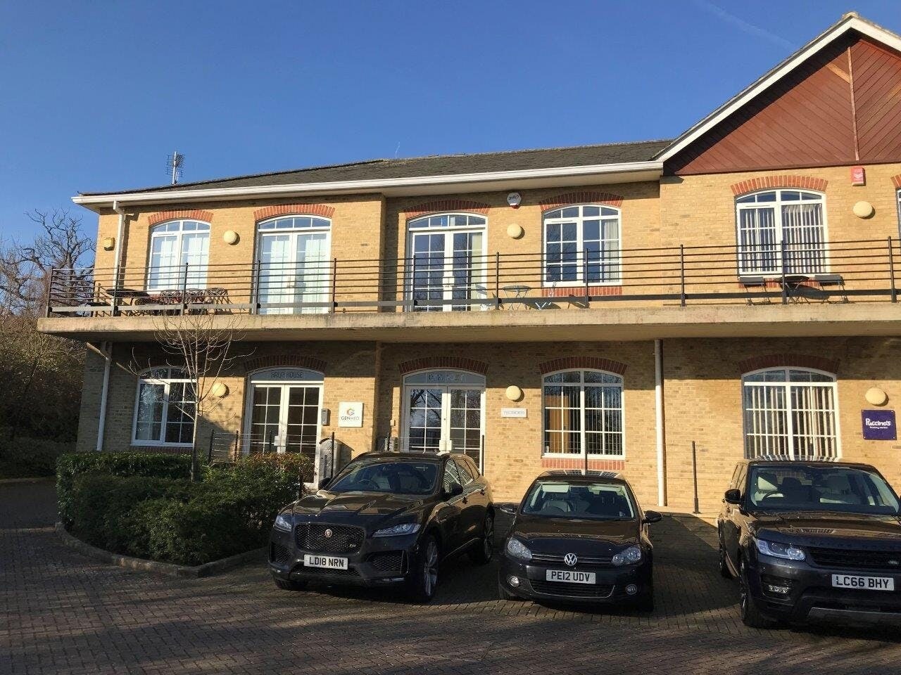 58 Hamm Moor Ln, Addlestone à louer Photo de l’immeuble– Image 1 sur 6
