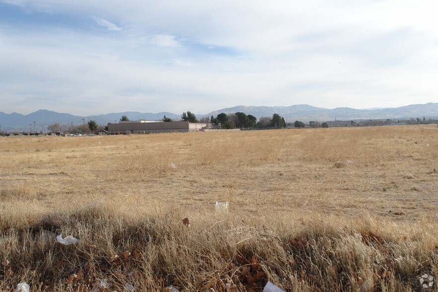Palmdale & 27th Blvd, Palmdale, CA à vendre - Photo de l’immeuble – Image 2 sur 2