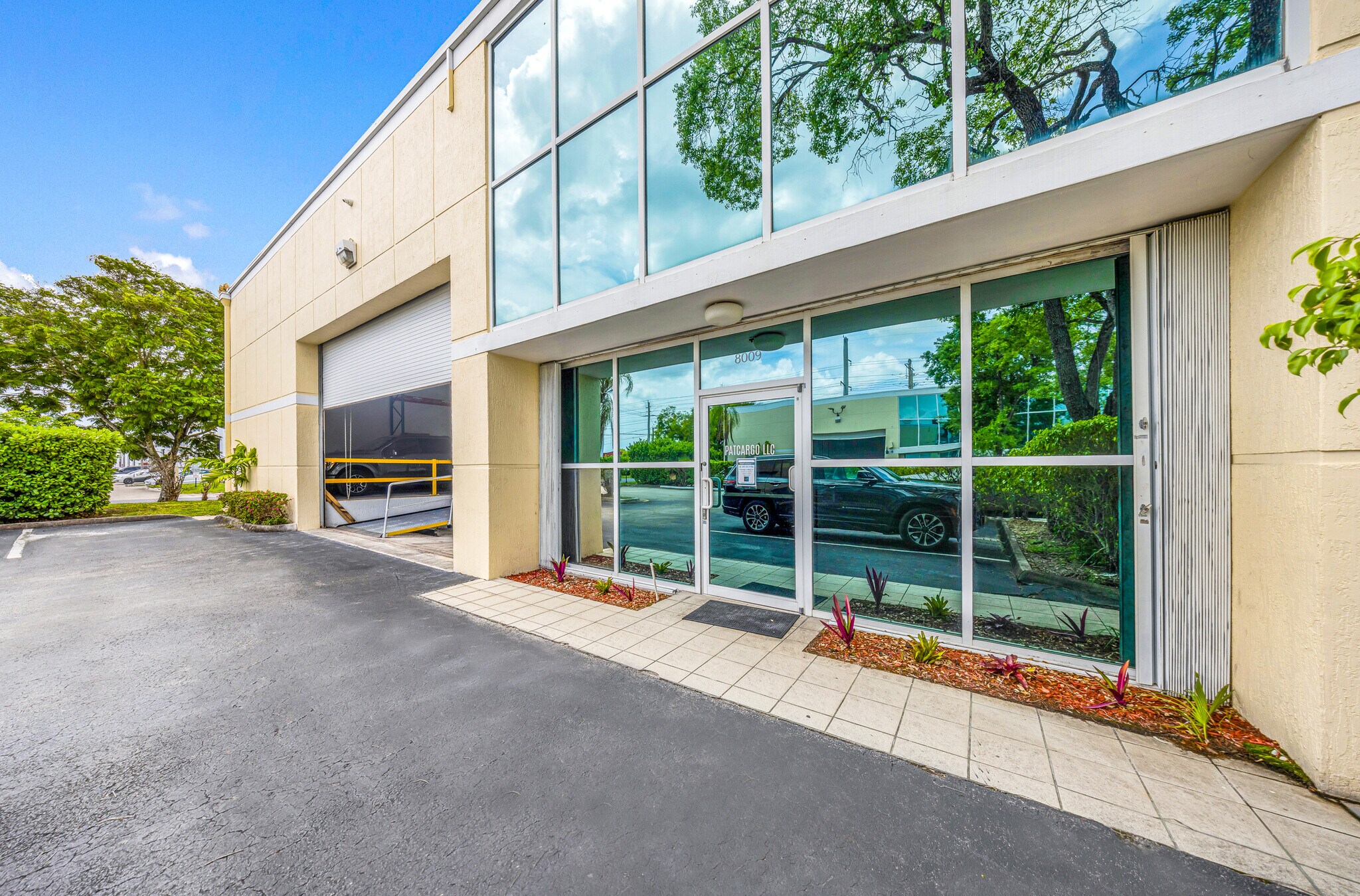 8009 NW 29th St, Doral, FL à vendre Photo de l’immeuble– Image 1 sur 24
