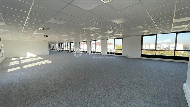 Bureau dans Bussy-Saint-Georges à louer Photo de l’immeuble– Image 1 sur 12