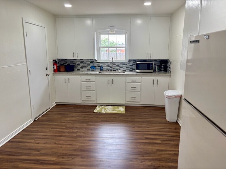 2600 W Kansas Ave, Midland, TX à louer - Photo intérieure – Image 1 sur 11