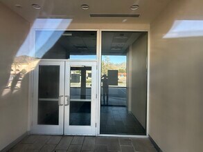 150-160 W Foothill Blvd, Azusa, CA à louer Photo intérieure– Image 1 sur 1