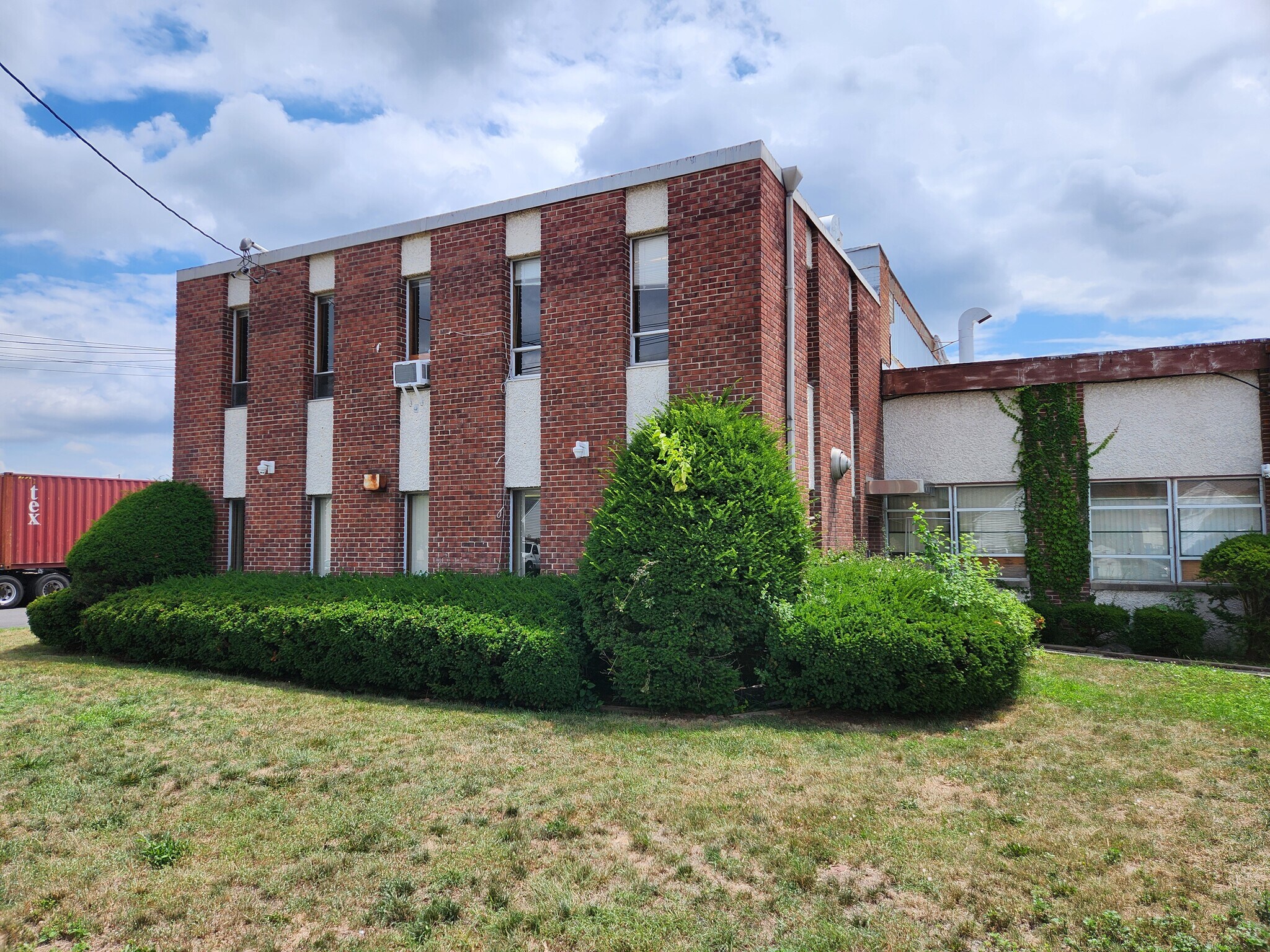687 Lehigh Ave, Union Township, NJ à louer Photo de l’immeuble– Image 1 sur 10