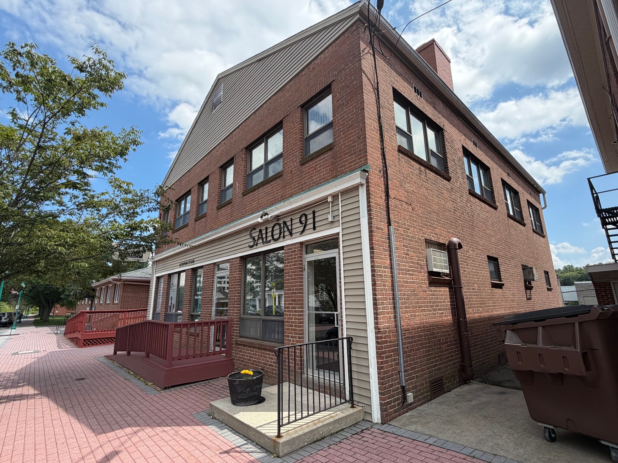 93 Market Sq, Newington, CT à vendre Photo principale– Image 1 sur 31