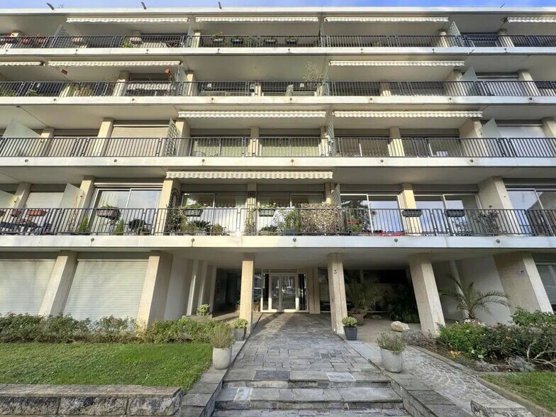 Bureau dans Versailles à vendre - Photo de l’immeuble – Image 1 sur 15