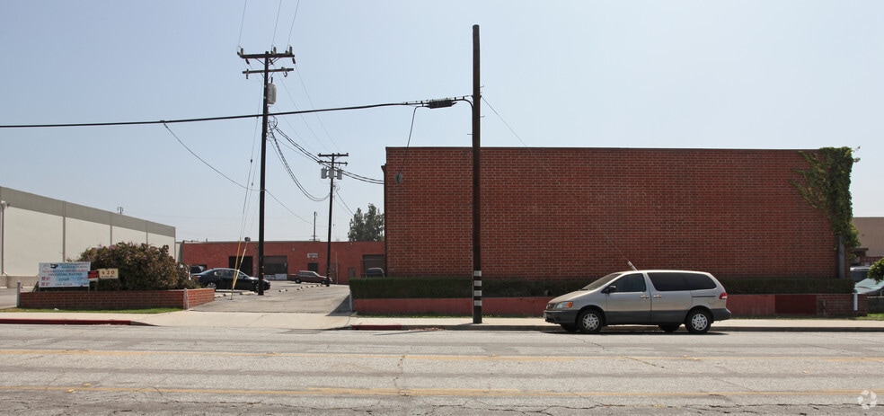 420 S Date Ave, Alhambra, CA à louer - Photo de l’immeuble – Image 2 sur 11