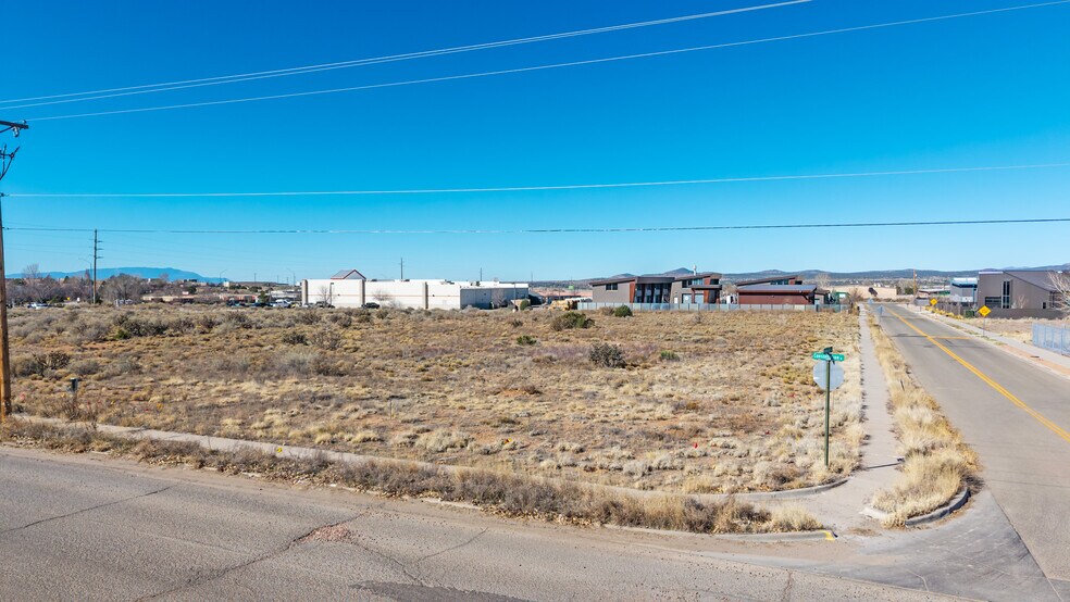 7512 Gooney Bird Way, Santa Fe, NM à vendre - Photo de l’immeuble – Image 3 sur 33