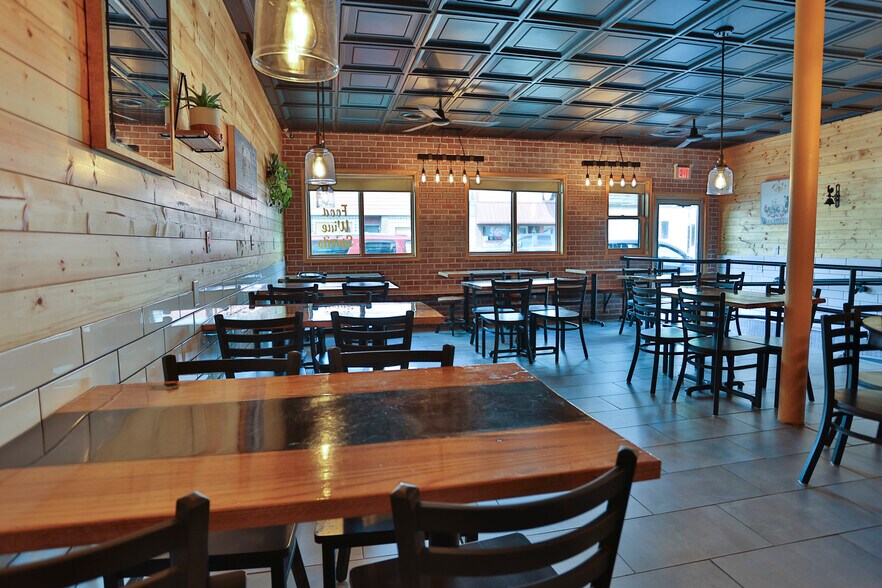 214 S Mckay Ave, Spring Valley, WI à vendre - Photo de l’immeuble – Image 2 sur 14