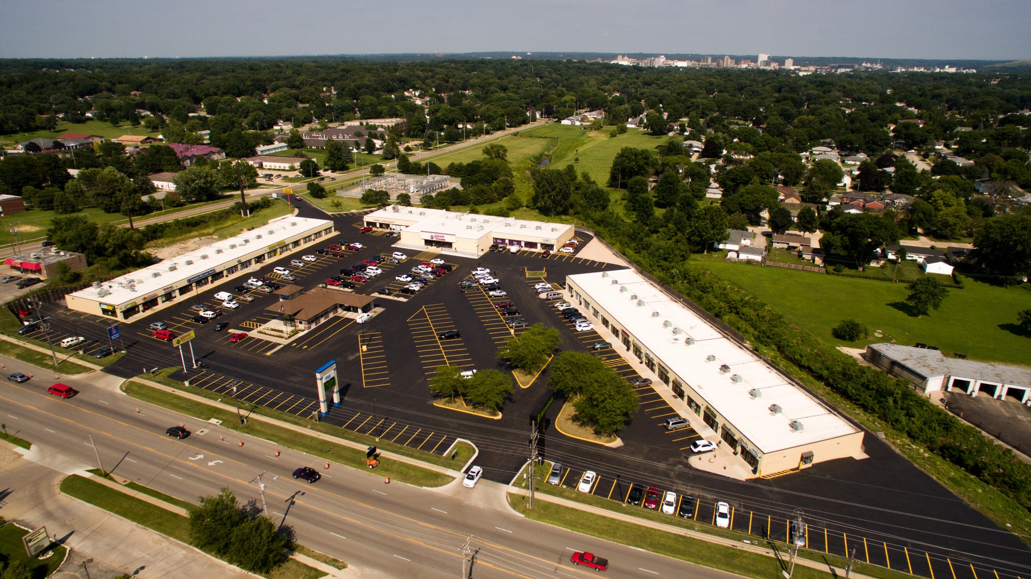 341-425 Edgewood Rd NW, Cedar Rapids, IA à louer Photo de l’immeuble– Image 1 sur 8