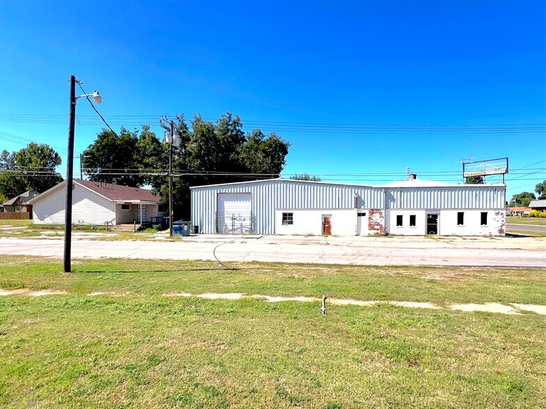 127 N 9th St, Chickasha, OK à vendre - Photo de l’immeuble – Image 3 sur 21