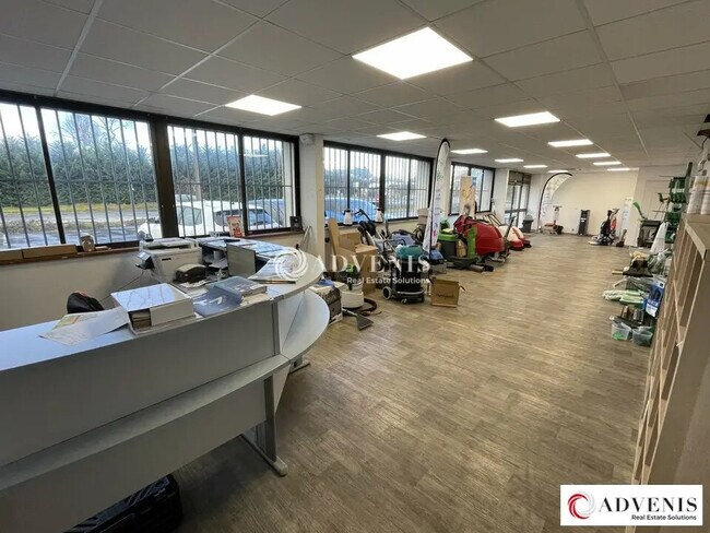 Plus de détails pour Local d'activités à louer