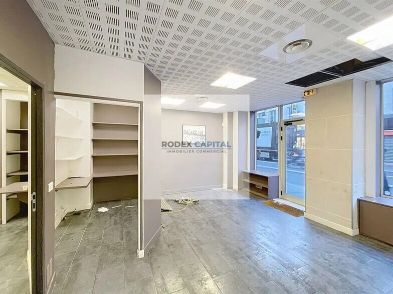 Local commercial dans Paris à louer - Photo de l’immeuble – Image 2 sur 5