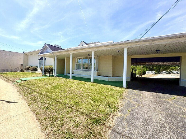 2025 N Main St, Danville, VA à vendre - Photo de l’immeuble – Image 3 sur 81
