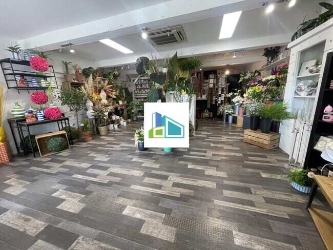 Plus de détails pour Local commercial à louer