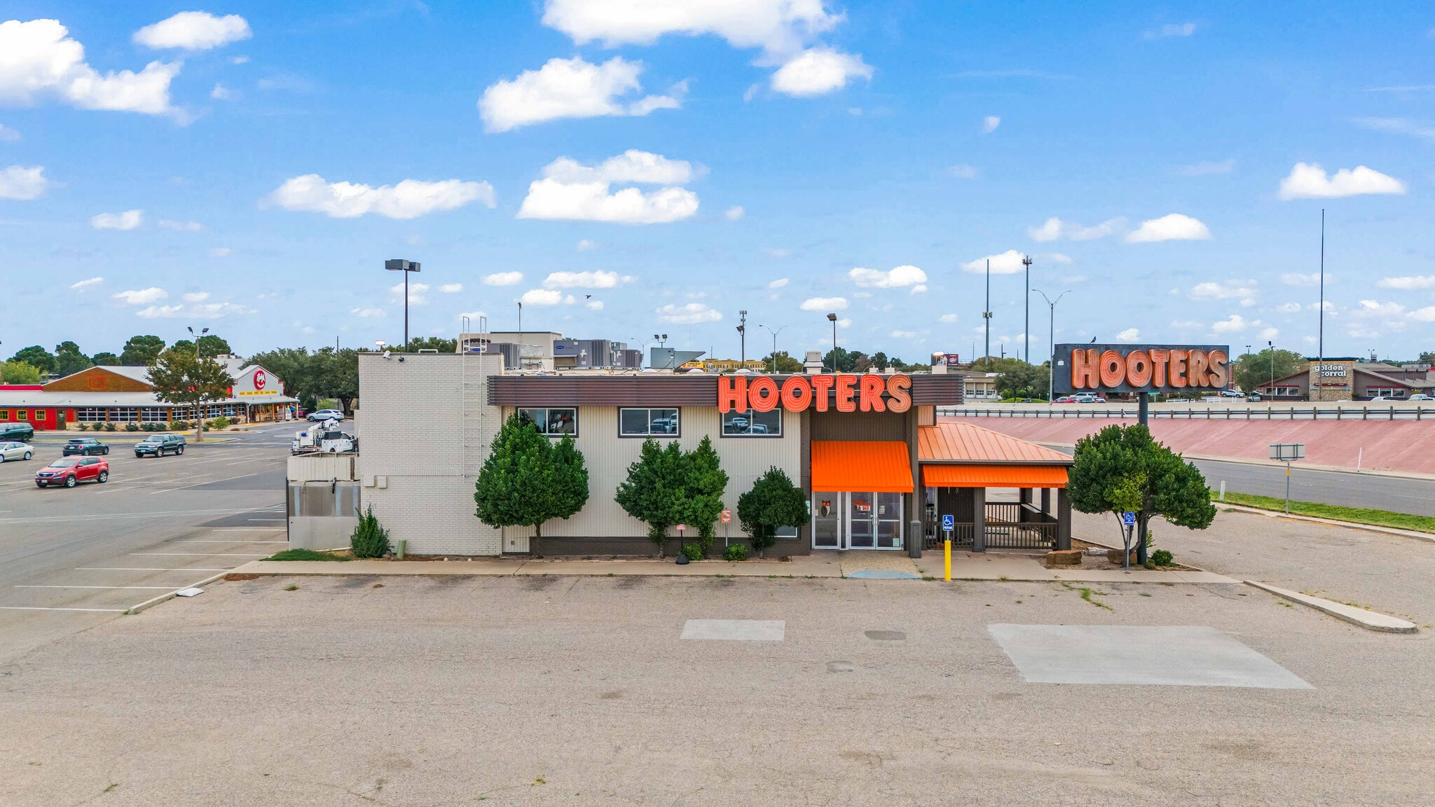 4950 S Loop 289, Lubbock, TX à louer Photo de l’immeuble– Image 1 sur 58