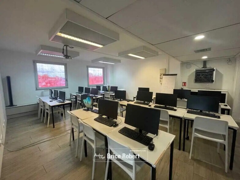 Bureau dans Villeurbanne à louer - Photo de l’immeuble – Image 1 sur 5