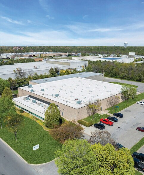 171 Rodeo Dr, Edgewood, NY à vendre - Photo de l’immeuble – Image 1 sur 16