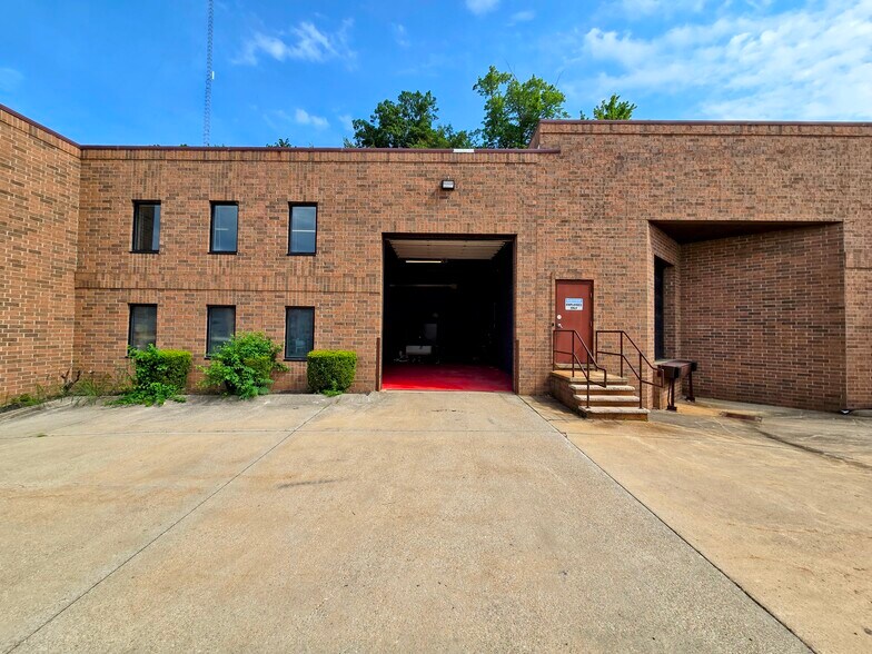 12855 York Delta Dr, North Royalton, OH à louer - Photo de l’immeuble – Image 3 sur 8