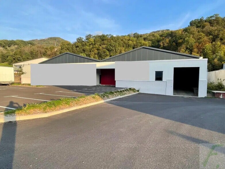 Local d'activités dans Villard-Bonnot à vendre - Photo de l’immeuble – Image 1 sur 4