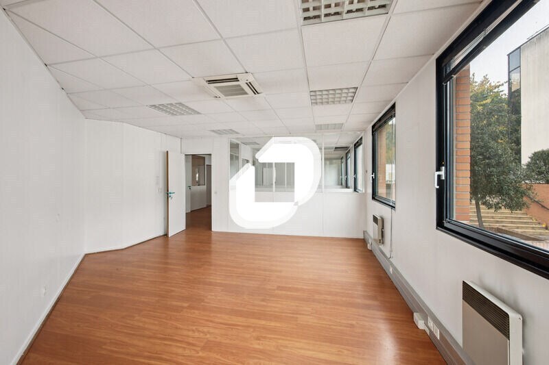 Bureau dans Jouy-en-Josas à vendre - Photo de l’immeuble – Image 2 sur 14