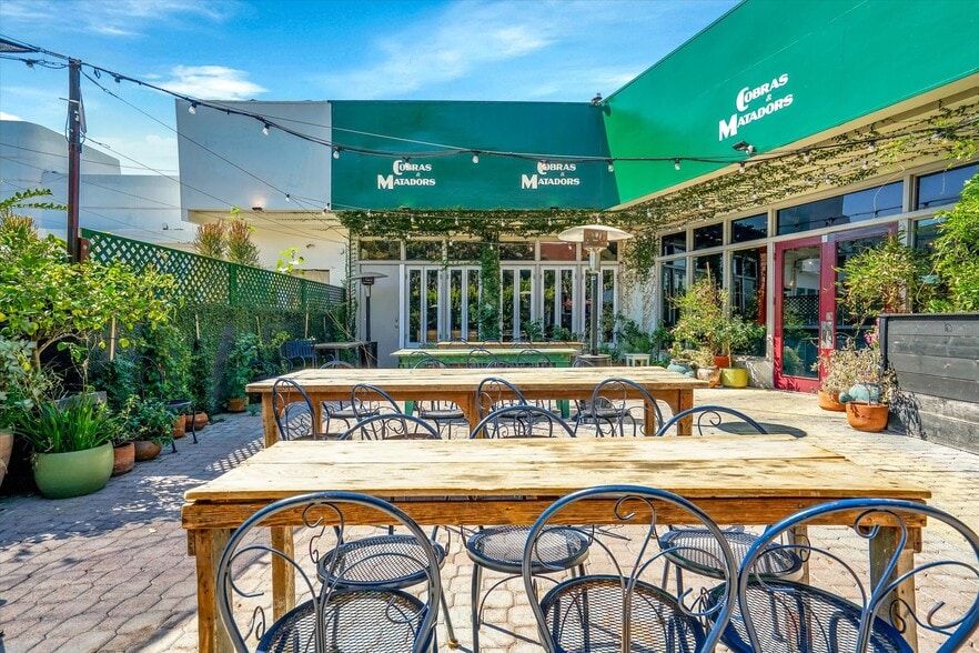 7501-7507 Melrose Ave, Los Angeles, CA à louer - Photo de l’immeuble – Image 2 sur 26