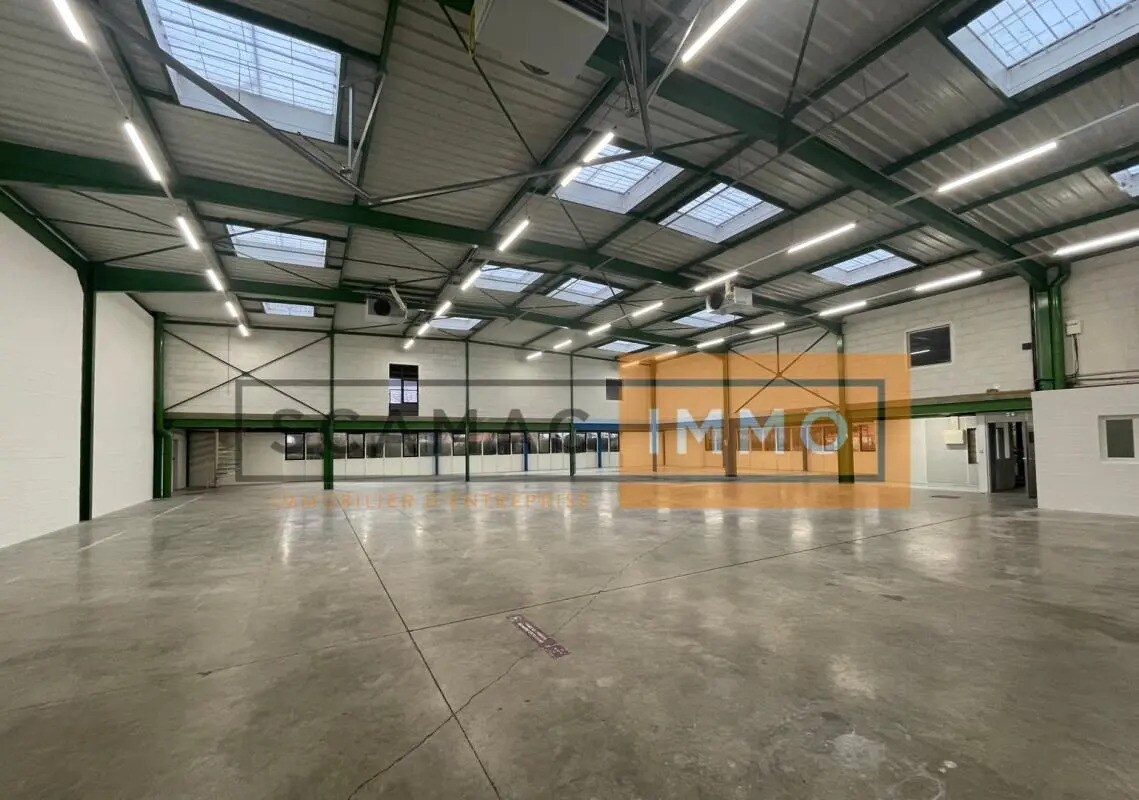 Industriel/Logistique dans Saint-Thibault-des-Vignes à louer Photo intérieure– Image 1 sur 12