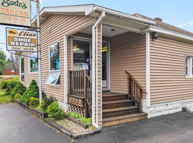 2590 Western Ave, Altamont, NY à vendre - Photo de l’immeuble – Image 3 sur 14