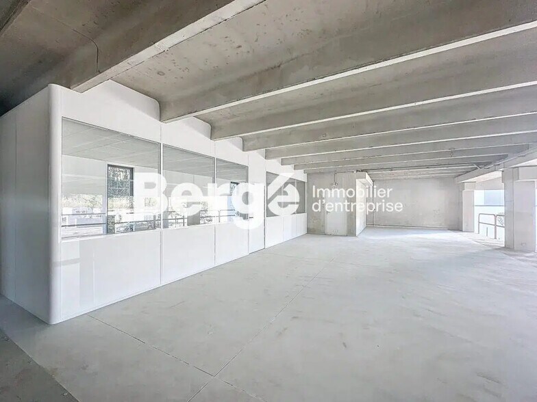 Industriel/Logistique dans MOUGINS à louer - Photo de l’immeuble – Image 2 sur 9
